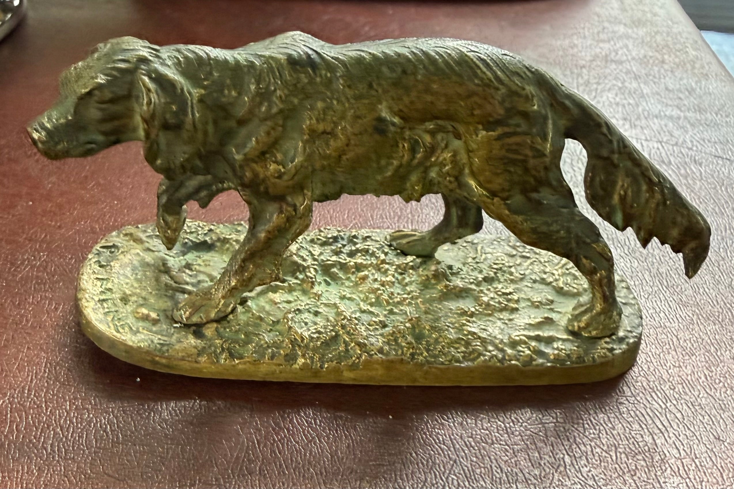 Period 19th century P.J. Mêne French bronze setter sculpture, full side view with original aged patina